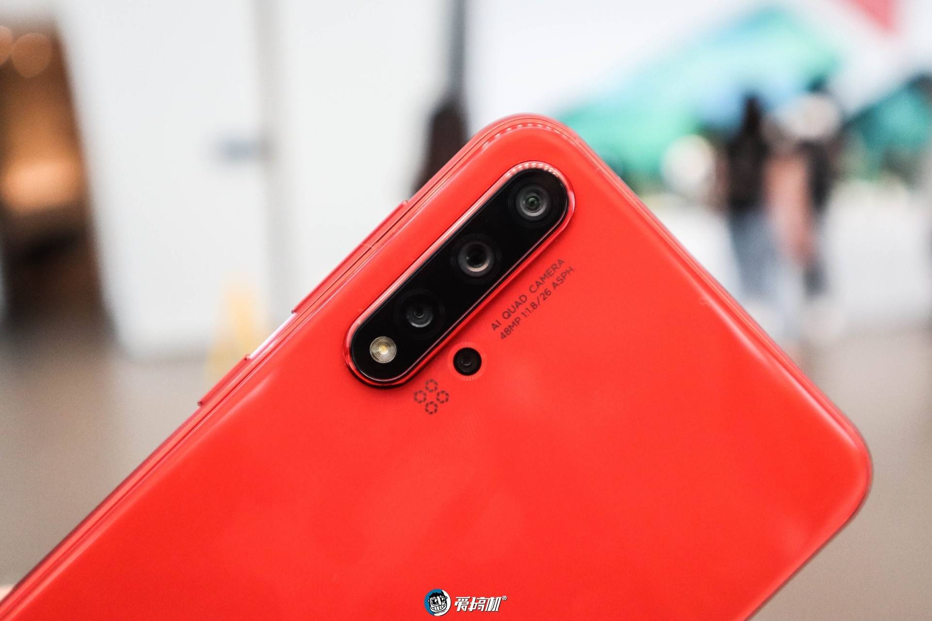 原创华为nova5系列现场上手图赏后盖真的很闪