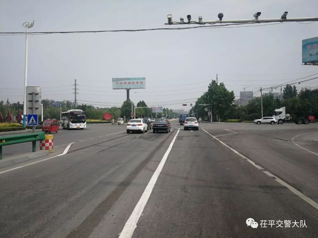 利用华鲁街和南外环路口西口和南口中央护栏尽头的道路空间,对两处