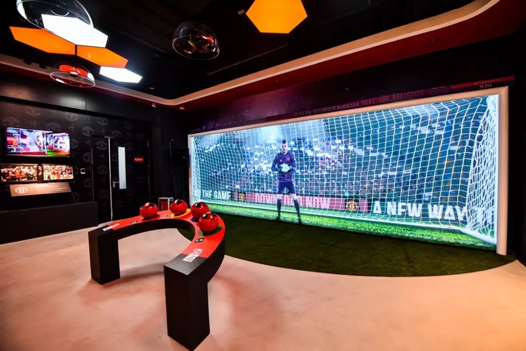 这次你将有机会走进曼联更衣室