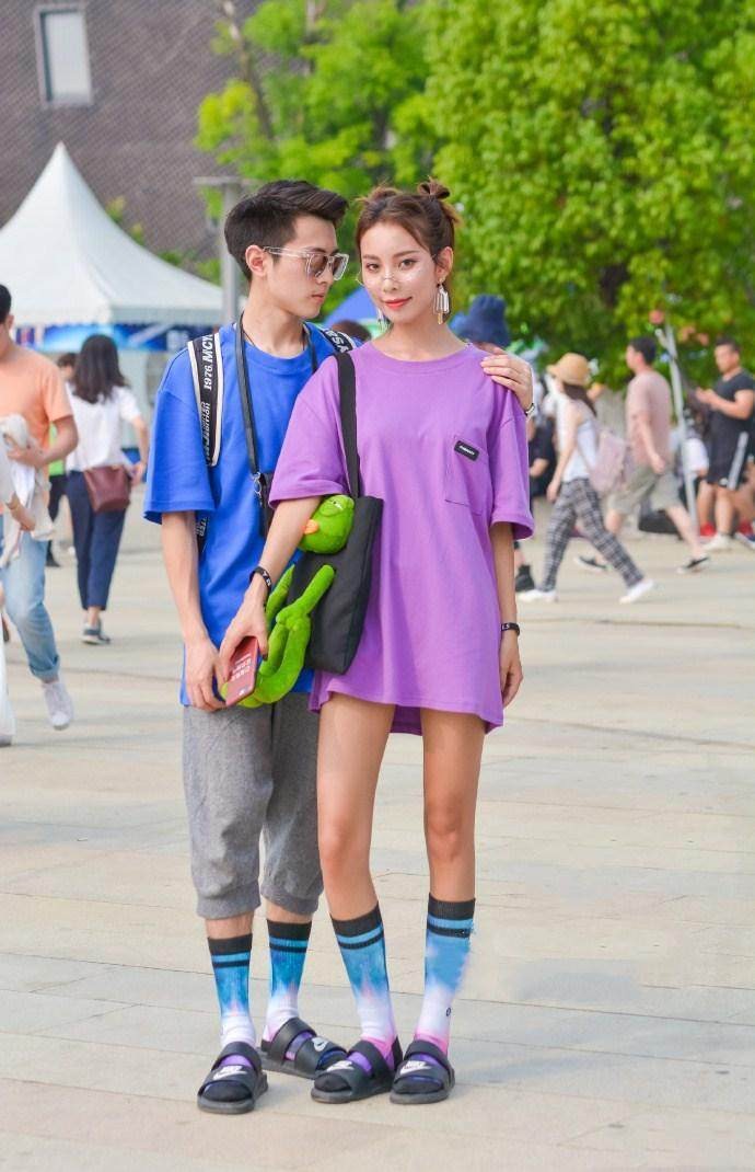 曾经蜜汁老土的"运动凉鞋 袜子" 成为潮爆街头的时髦搭配