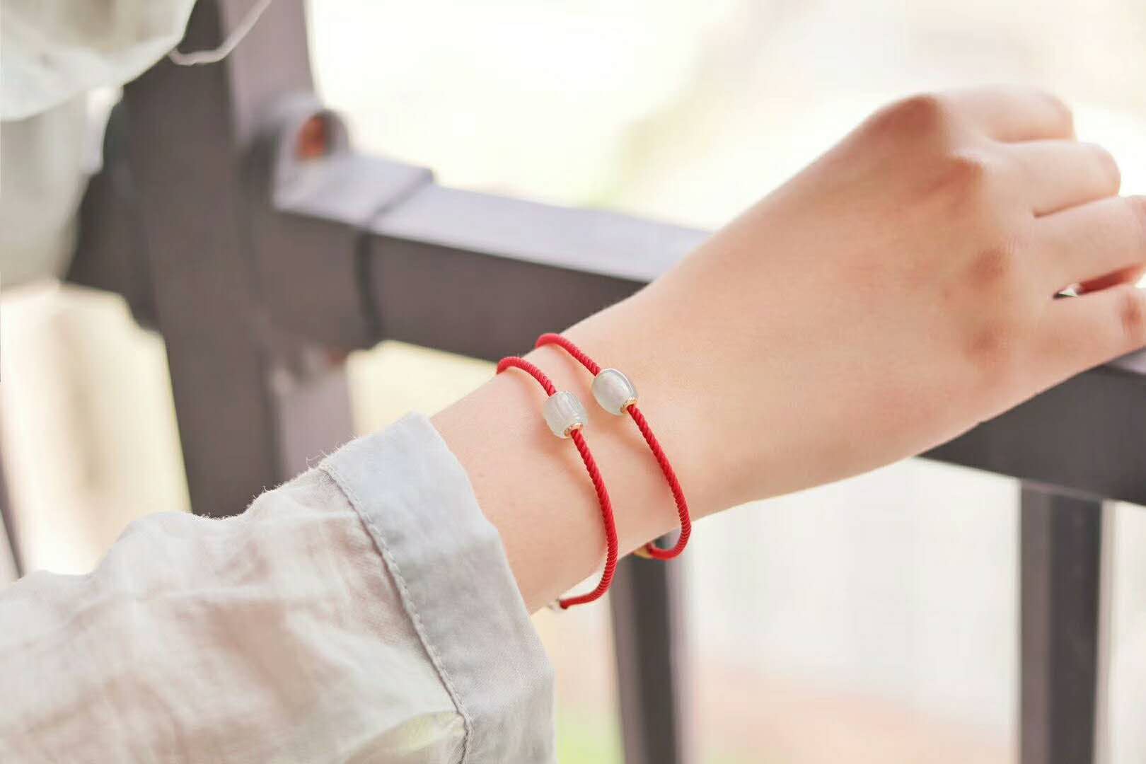 红绳手链才是手链中的精品不仅有美好的寓意佩戴在手大气温婉