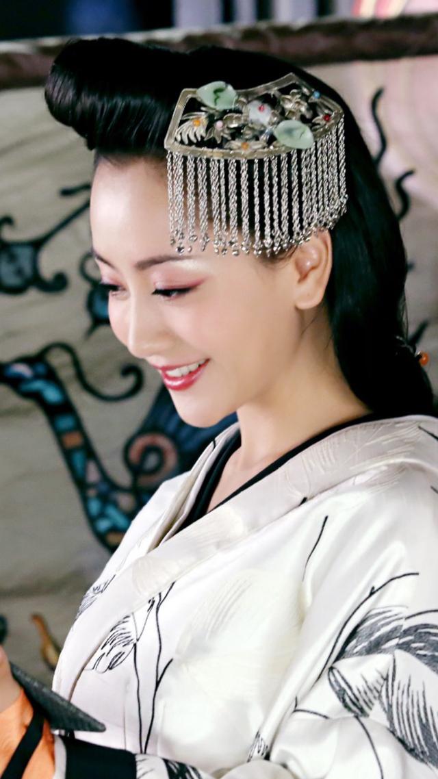 原创头戴步摇的明星唐嫣的霸气杨颖的可爱杨幂华丽你最喜欢谁