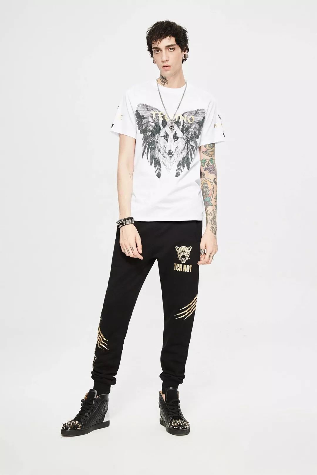 tch | 英伦轻奢潮牌tch强势入驻北京王府井apm,潮流风暴一触即发!