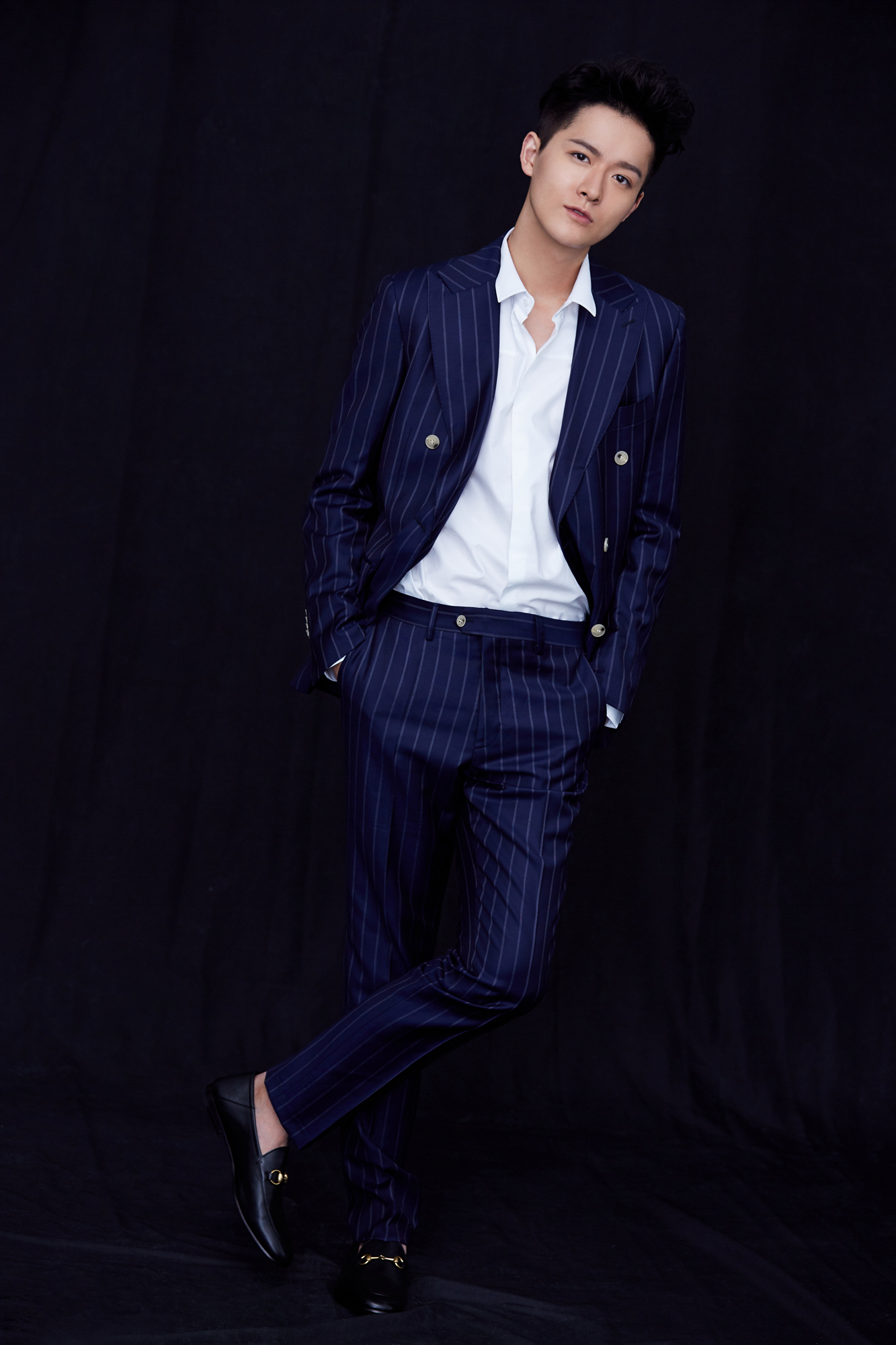 近日,演员傅方俊曝光了一组全新的写真照.