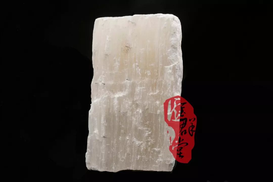 【来源】本品为硫酸盐类矿物硬石膏族石膏,主含含水硫酸钙.