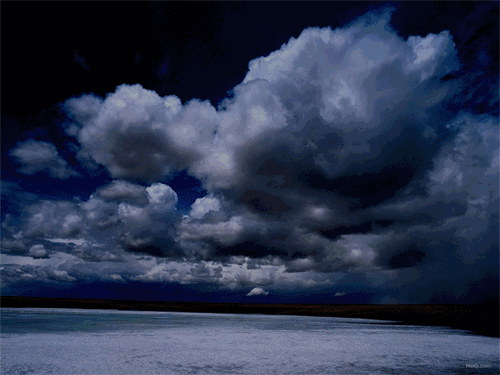 小编小时候被家长教育最多的就是在打雷下雨天,必须把电视等用电器