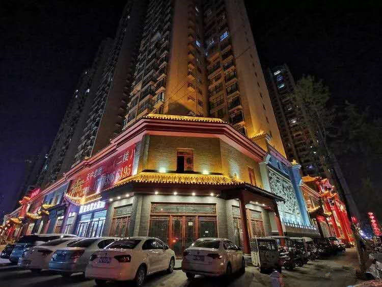 据悉,天中老街是由驻马店经济开发区招商引资引入的集餐饮旅游,商业为