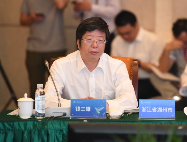 市委副书记,市长钱三雄,市委常委,常务副市长杨六顺出席会议.