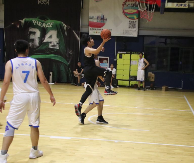 石狮球王陈荣仁首秀单场命中16记三分带领浩博星隆万家宴闯入淘汰赛