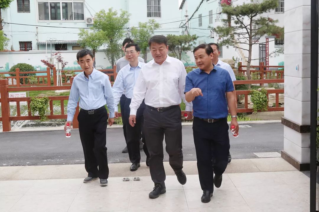 市人大代表联系社区,肯定梅陇乡村"蝶变"_赵奇