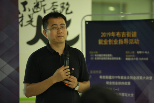 李永洲导师还以自身为例,分析了六顶帽子和实践管理四象限法则两大