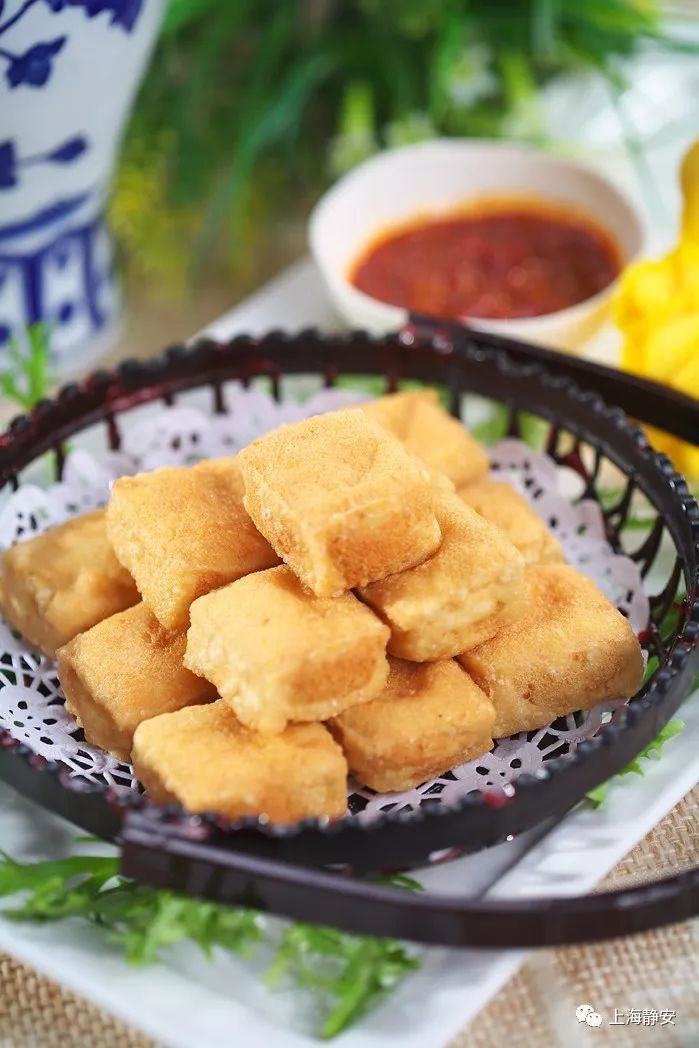 06绍兴三臭是绍兴乡村的传统风味菜,绍兴的土特产有三绝:霉,咸,臭而