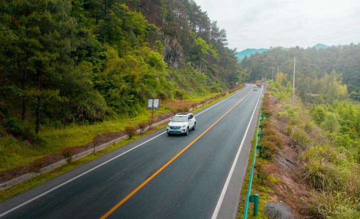 相比于川藏线,从上海出发沿途几省的318国道算是很好走的,但走国道和