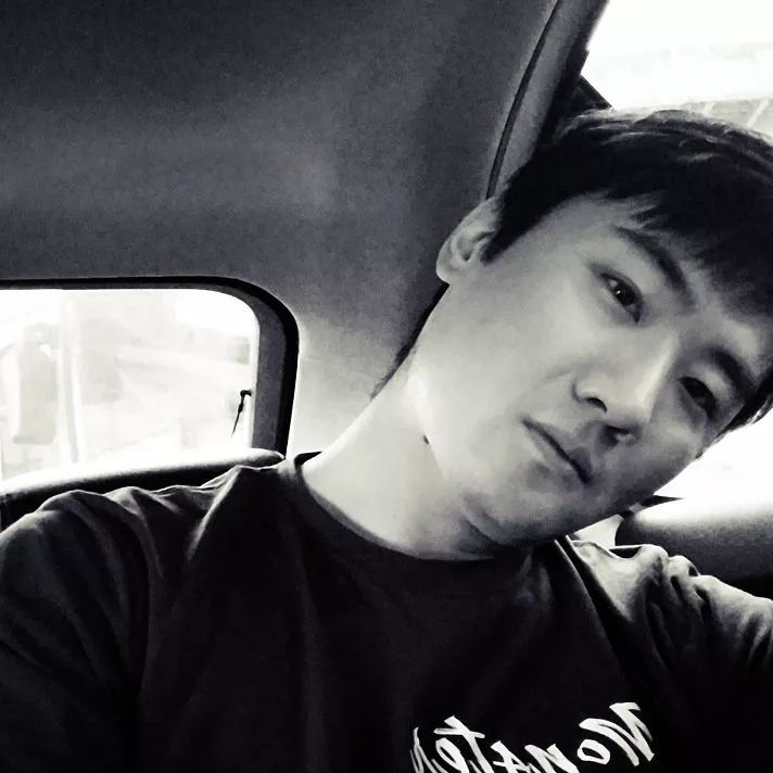 2009年正式在西藏军区服役授中尉军衔.