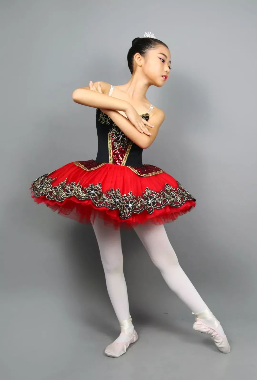 超哥探店告别弯腰驼背追梦国际芭蕾暑假速成班免费上形体纠正器送送送