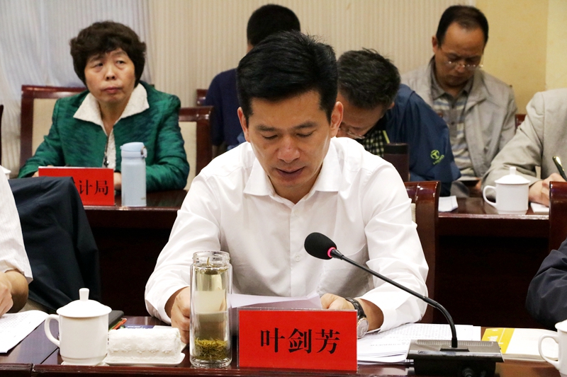 市委常委,副市长,平凉工业园区党工委书记叶剑芳同志汇报了平凉市促进