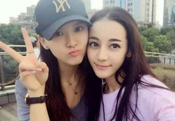 迪丽热巴自从出道后,就凭借高颜值的外表吸粉无数,对此热巴本人曾坦言