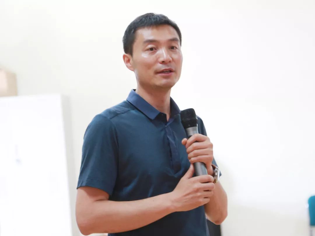 "体育教研部主任钱俊伟博士说到该培训意义重大,不仅能学到有用的急救