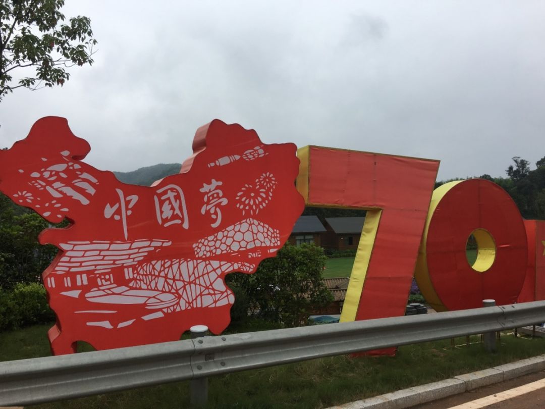 局长谭玉英,副局长徐建平,调研员邱义林,宜黄县常务副县长余娜陪同