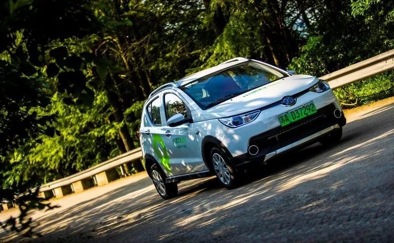 小灵狗出行昆明新店开业送大礼 "租三送三"热力开抢!