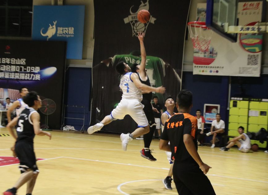 石狮球王陈荣仁首秀单场命中16记三分带领浩博星隆万家宴闯入淘汰赛