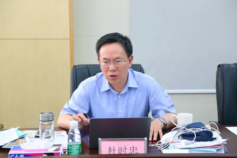 杜时忠教授代表专家组,用十个亮点分肯定了华中师大龙岗附中的发展