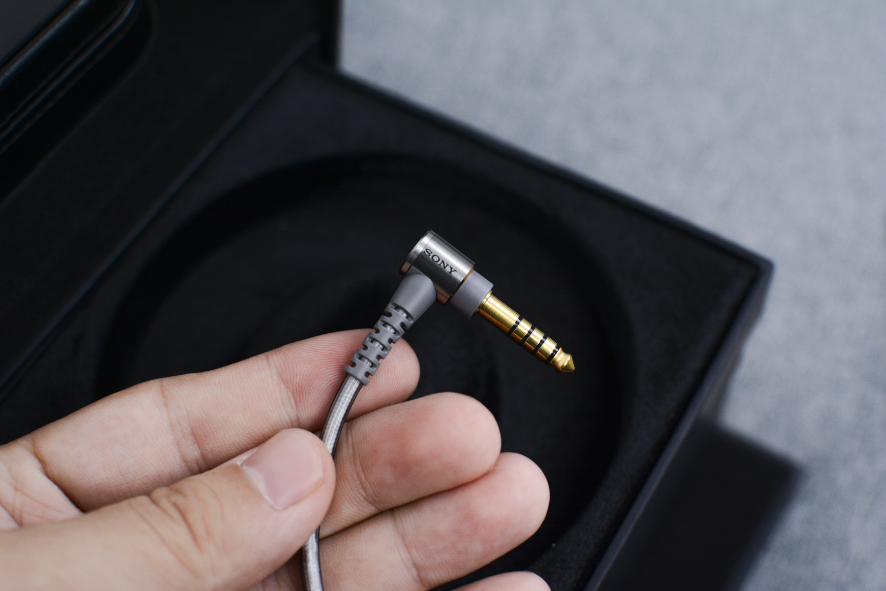 索尼ier-z1r搭配的5级4.4mm平衡连接式耳机线接头.