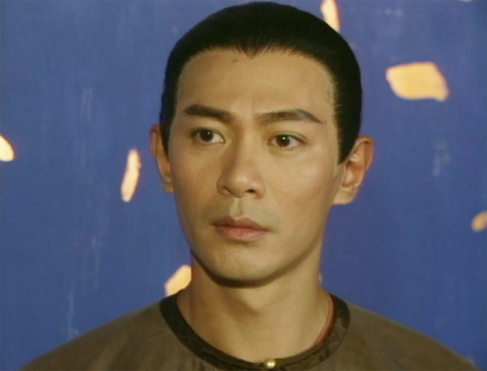 原创57岁江华携妻女亮相,曾是刘德华的接班人,24岁女儿已经亭亭玉立