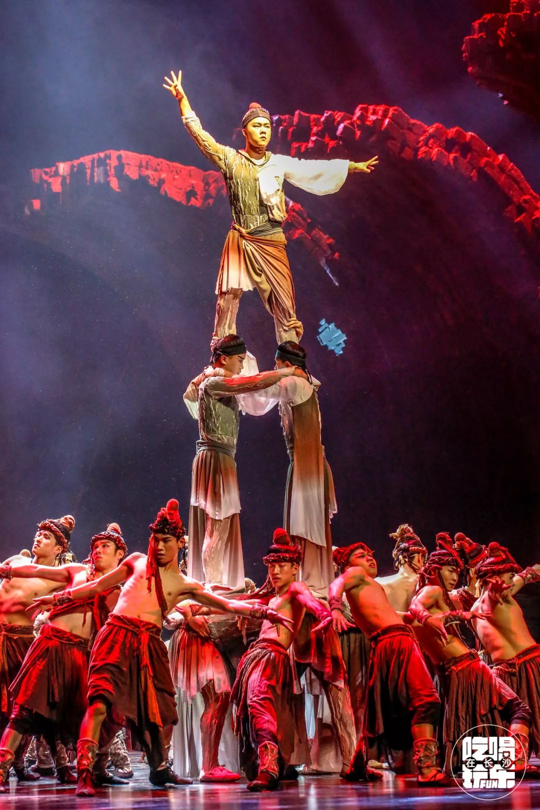 这个古镇很任性斥资35亿说要请全长沙观看殿堂级舞台秀