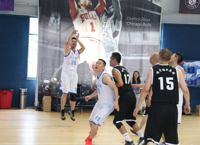 石狮球王陈荣仁首秀单场命中16记三分带领浩博星隆万家宴闯入淘汰赛