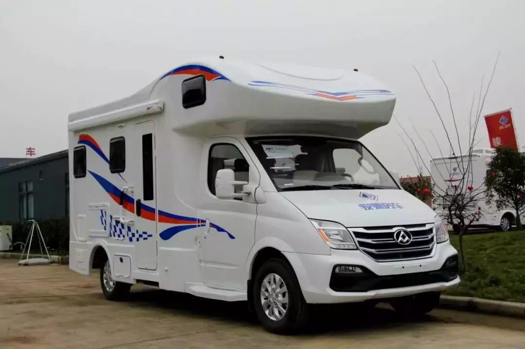 骏驰大通c型房车自动挡l型沙发纵置床售价398万元