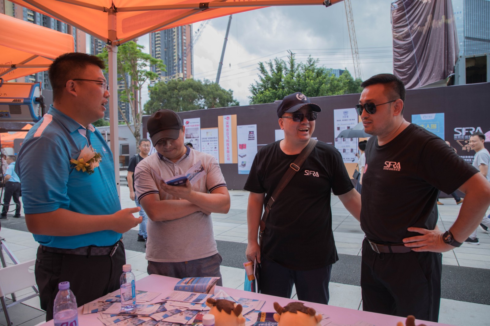 一场影视技术交流专题讲座,并邀请了香港hksc电影摄影工会余国炳老师