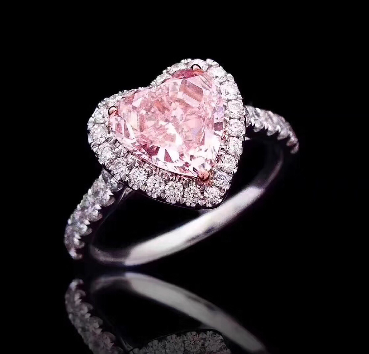 彩钻中的"小公主",粉钻凭什么价格攀升了几倍?