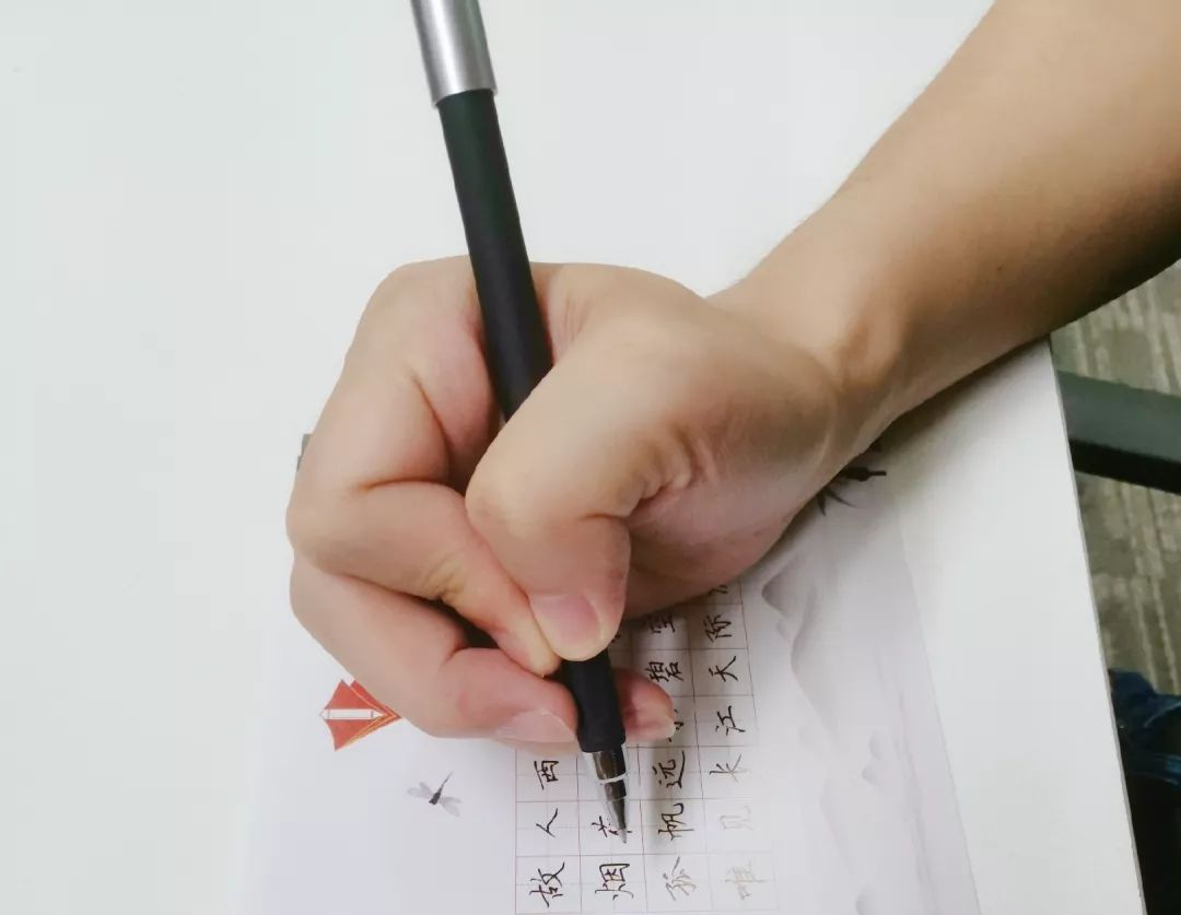 无论写字姿势对不对能把字写好就行