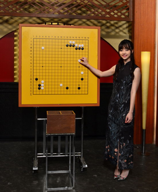 围棋女神黑嘉嘉日本开讲围棋经接受发声特训发单曲
