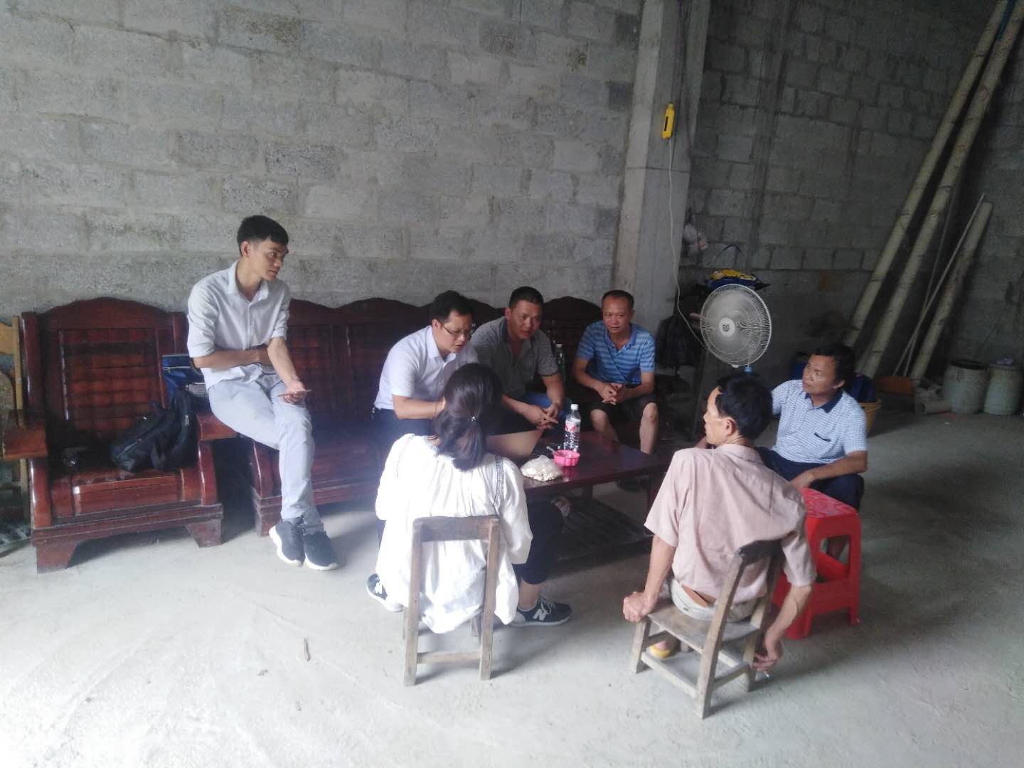 百林乡那弄村开展脱贫攻坚大排查工作_潘赢