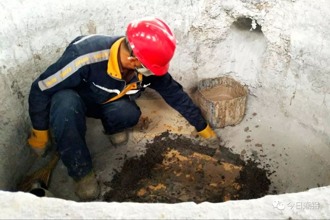 熔铸厂吸出班台包砌筑修复zjg,既充实了工作,又节约了人工费
