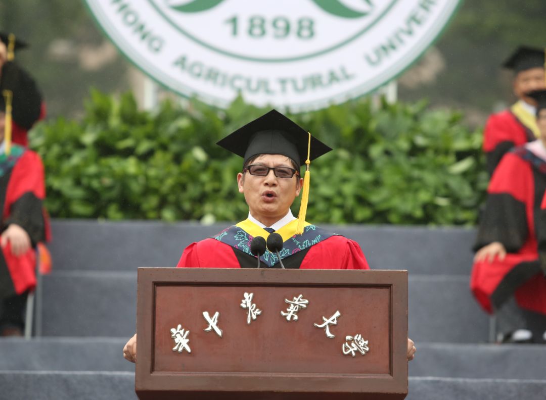 "祝华农学子入得厨房,可调和鼎鼐,享受美味生活;祝华农学子可出得厅堂