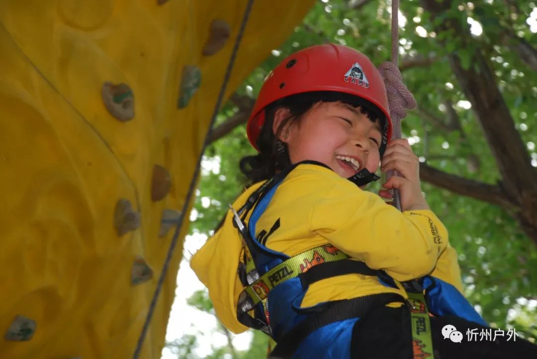 ⑦公园定向越野运动——识别地图方位教育;⑧攀树,崖降,走扁带训练