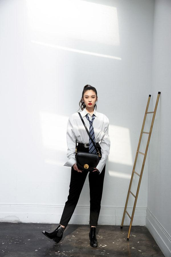 白衬衣穿好了这么a!王可如中性风穿搭范儿飒爆