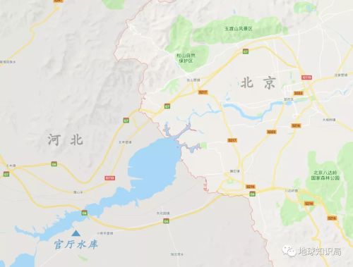 除了在延庆的一部分突出部以外,大部分官厅水库在地图上位于河北省