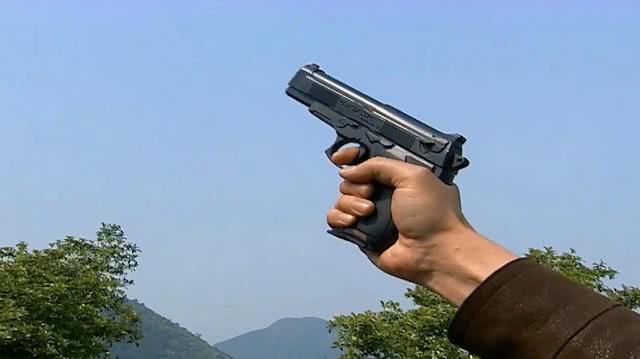 四少年公厕蹲点3小时用玩具枪抓到吸毒人员警方想想都后怕