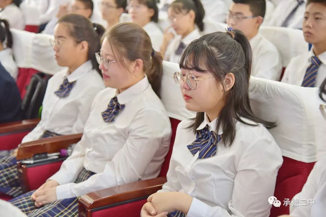 依恋感恩祝福承德二中2019届初三年级毕业典礼圆满落幕