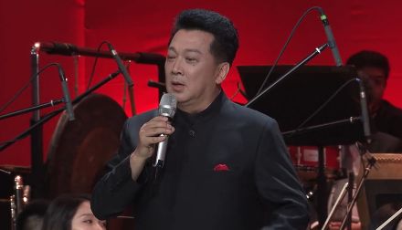 這場演唱會,由男高音歌唱家鬱鈞劍親自擔任總策劃和總監製,李谷一,蔣