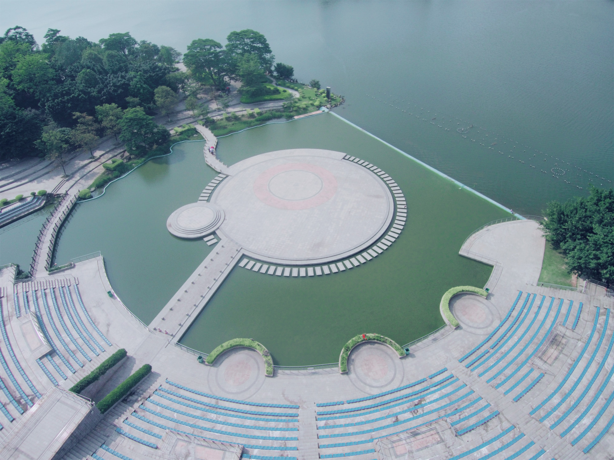 航拍图片:东莞松湖广场,松山湖胜景,好美