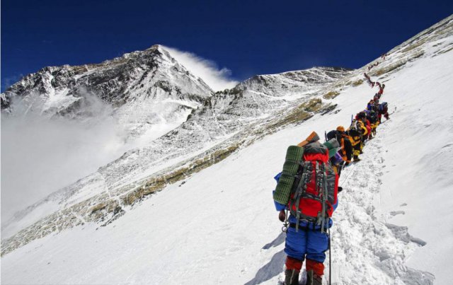 珠峰,最接近天空的山峰,到珠峰j究竟能看到什么?