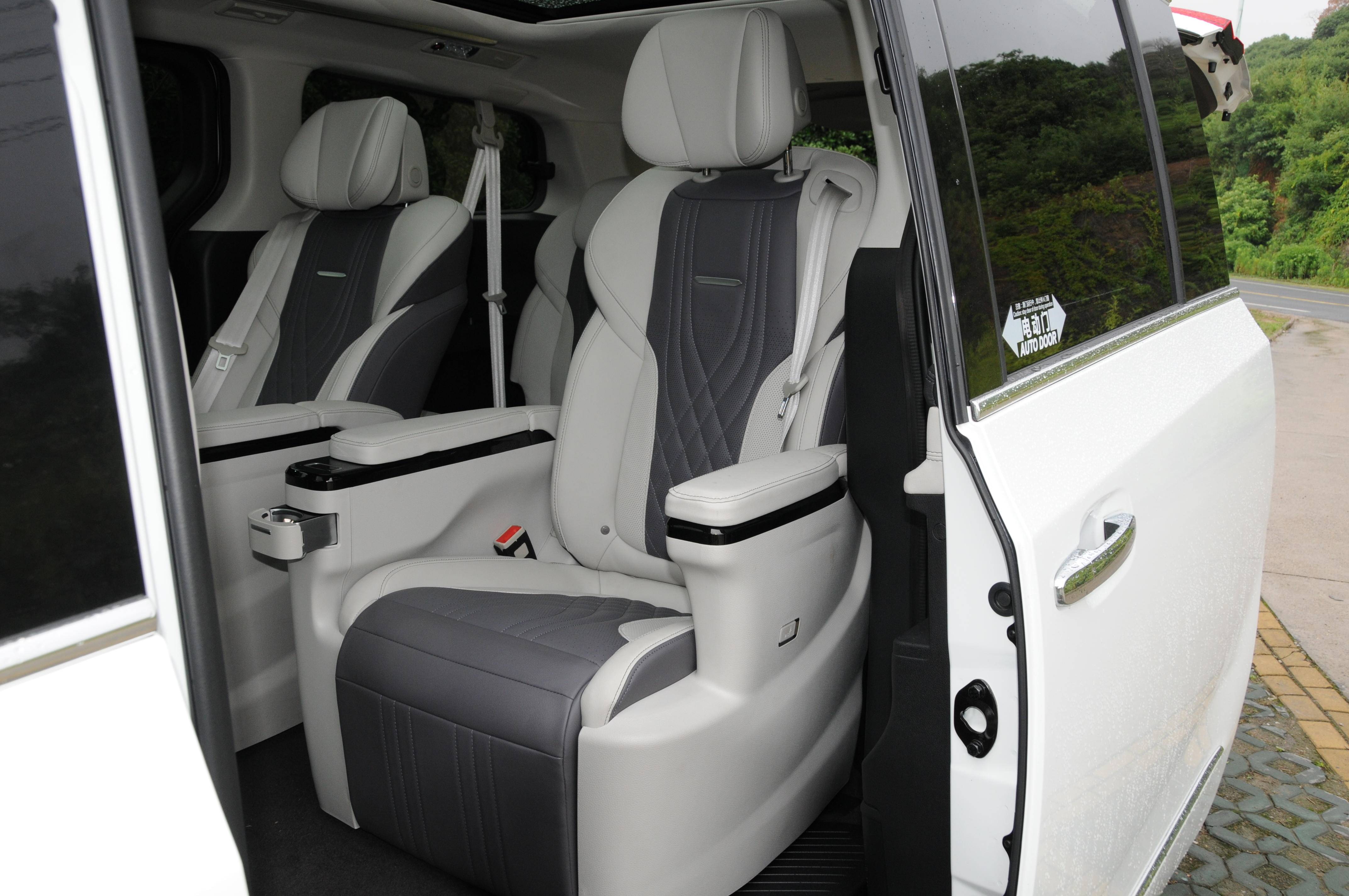 第三排座椅比肩头等舱,试驾上汽大通g20