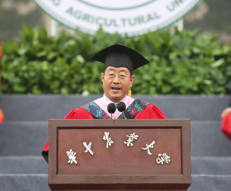 "——公共管理学院院长 张安录老师"我们信息学院的院训是为了人类