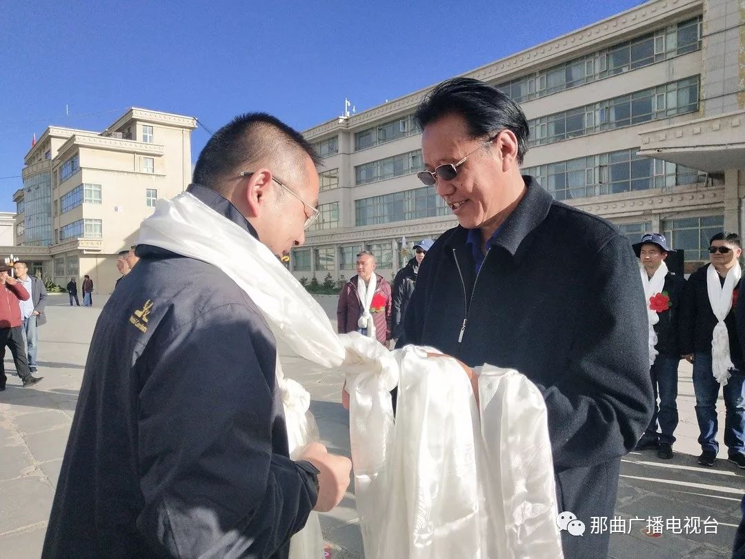 那曲市热烈欢送浙江辽宁两省和中央五大国有企业第八批援藏干部人才