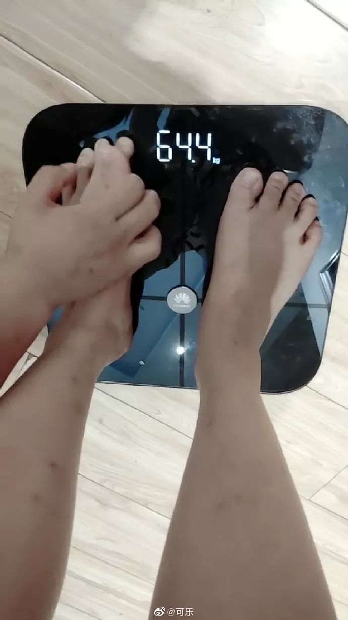 深夜千万不要发朋友圈笑得我呼吸困难哈哈哈哈